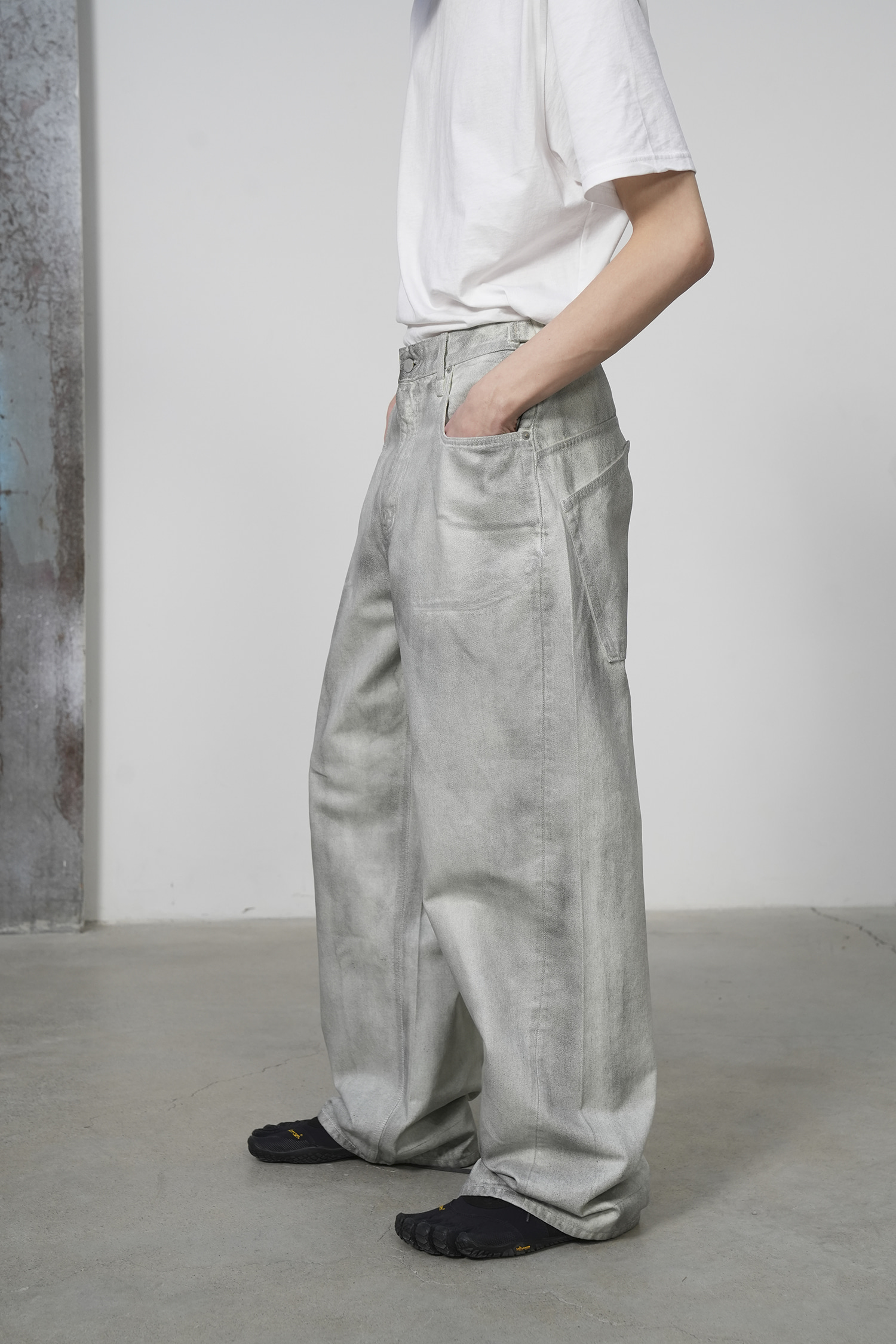 Wide Fit Denim Pants _ Coating Dirty White